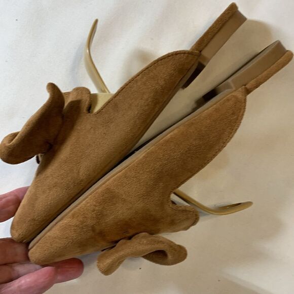 Bamboo size 7.5 slip on tan suede slide flats with bow detail - Picture 4 of 6